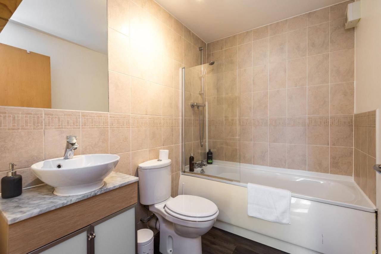 Modern Spacious 3 Bedroom City Centre Apartment - Free Parking - Private Balcony Эдинбург Экстерьер фото
