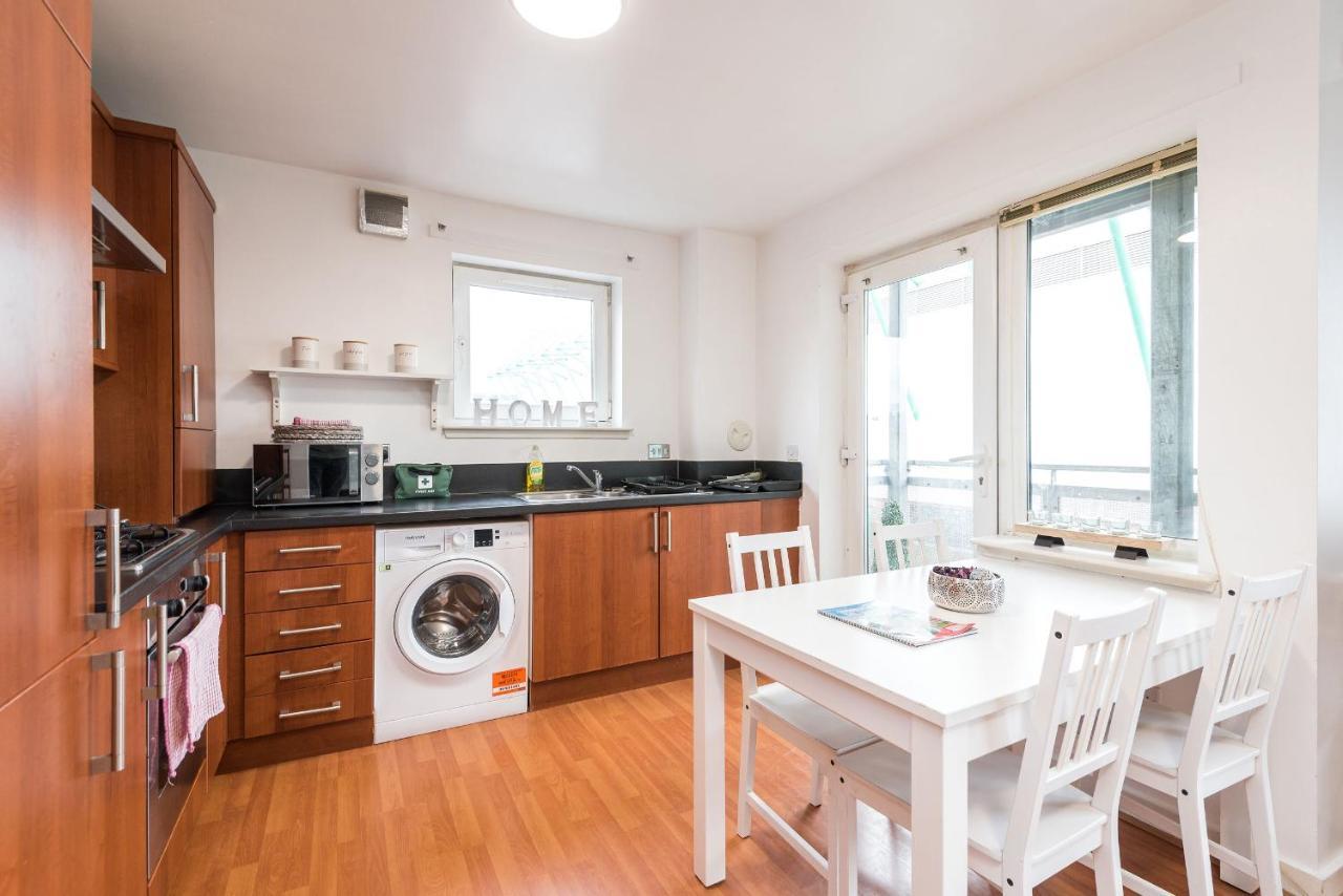 Modern Spacious 3 Bedroom City Centre Apartment - Free Parking - Private Balcony Эдинбург Экстерьер фото