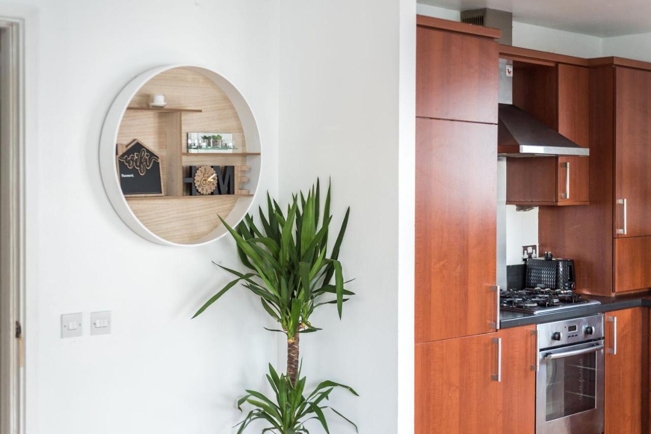 Modern Spacious 3 Bedroom City Centre Apartment - Free Parking - Private Balcony Эдинбург Экстерьер фото